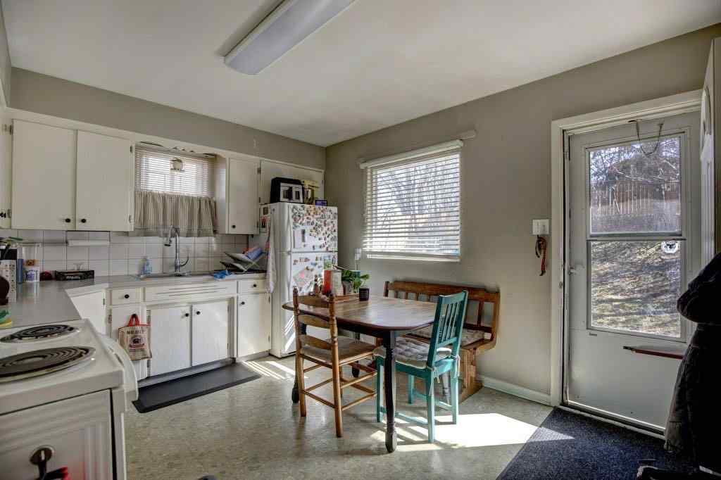 MLS® A2215051 - 203 43 Avenue SW in Parkhill Calgary, Residential