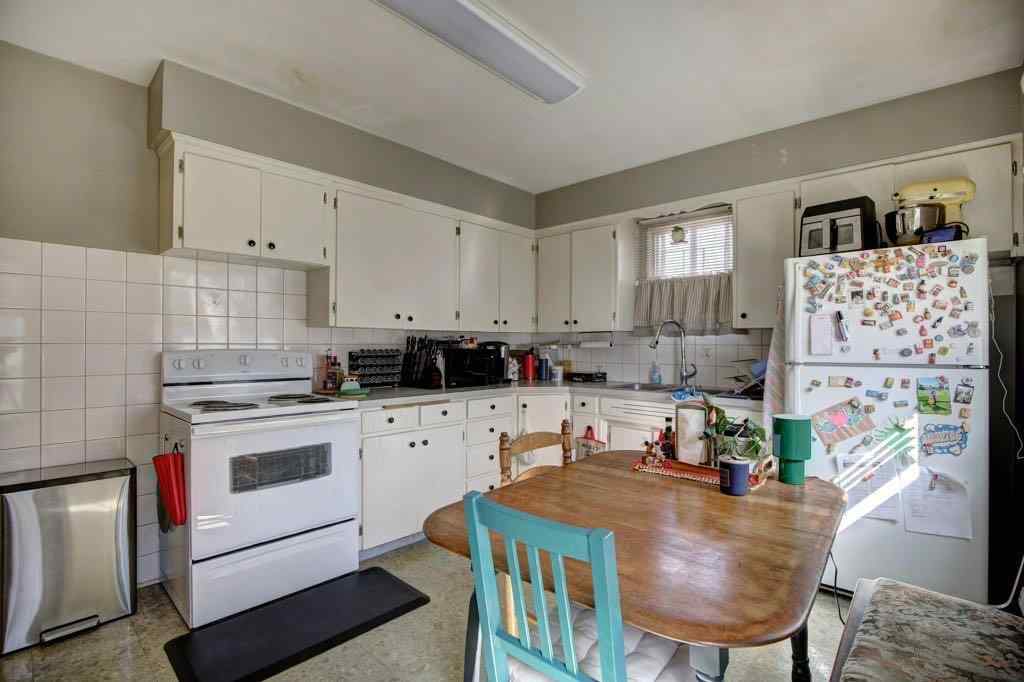 MLS® A2215051 - 203 43 Avenue SW in Parkhill Calgary, Residential