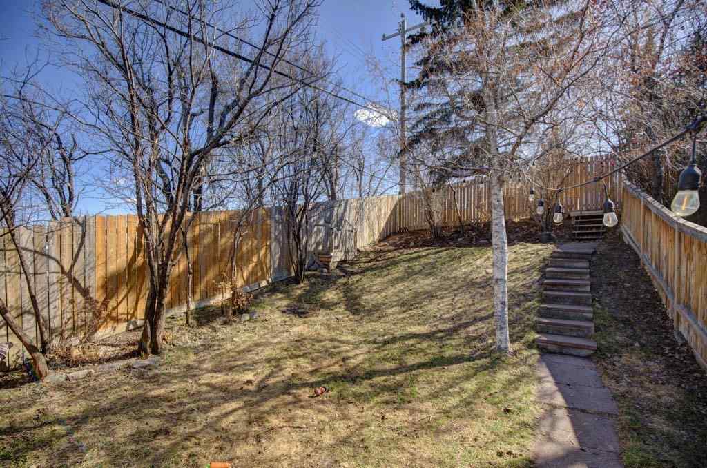 MLS® A2215051 - 203 43 Avenue SW in Parkhill Calgary, Residential