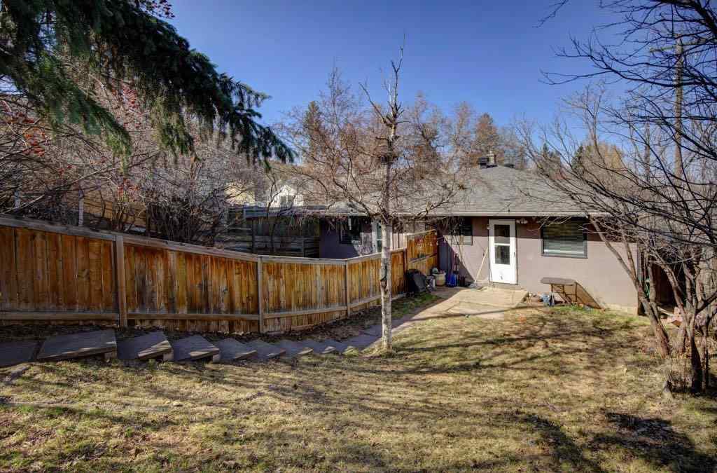 MLS® A2215051 - 203 43 Avenue SW in Parkhill Calgary, Residential