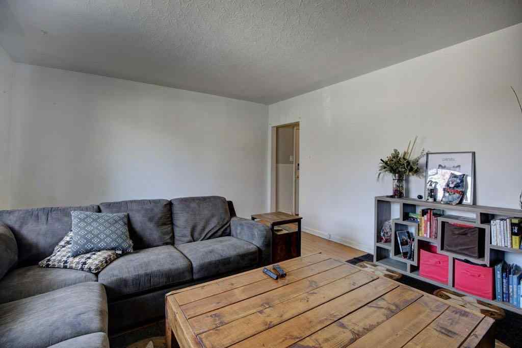 MLS® A2215051 - 203 43 Avenue SW in Parkhill Calgary, Residential