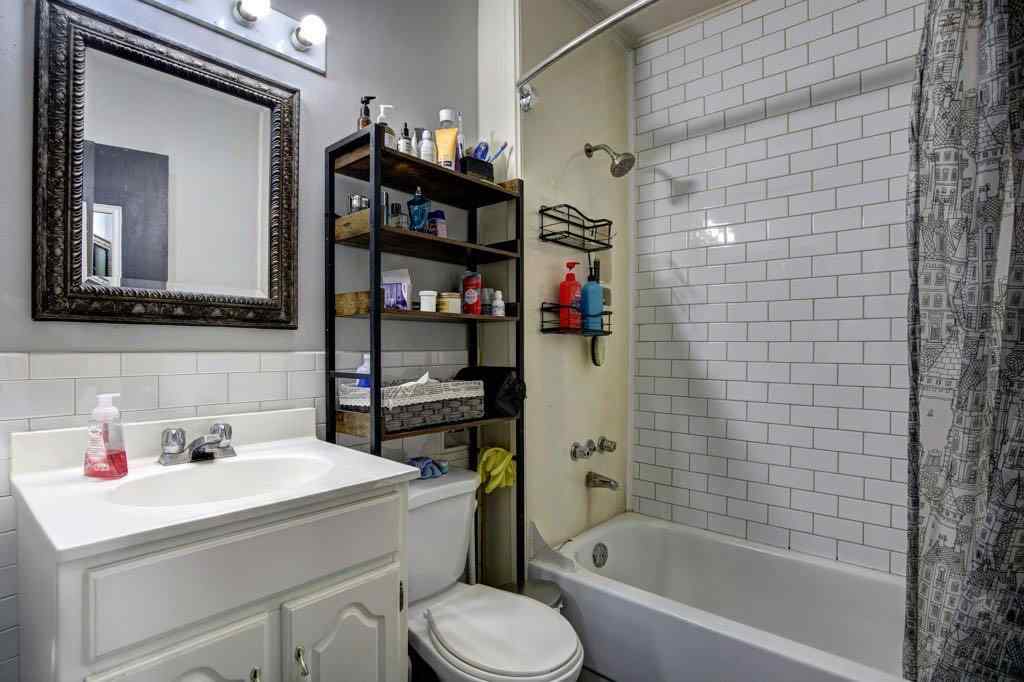 MLS® A2215051 - 203 43 Avenue SW in Parkhill Calgary, Residential