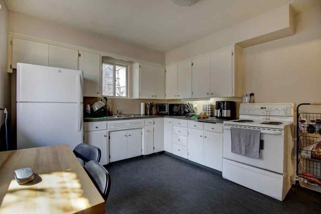 MLS® A2215051 - 203 43 Avenue SW in Parkhill Calgary, Residential