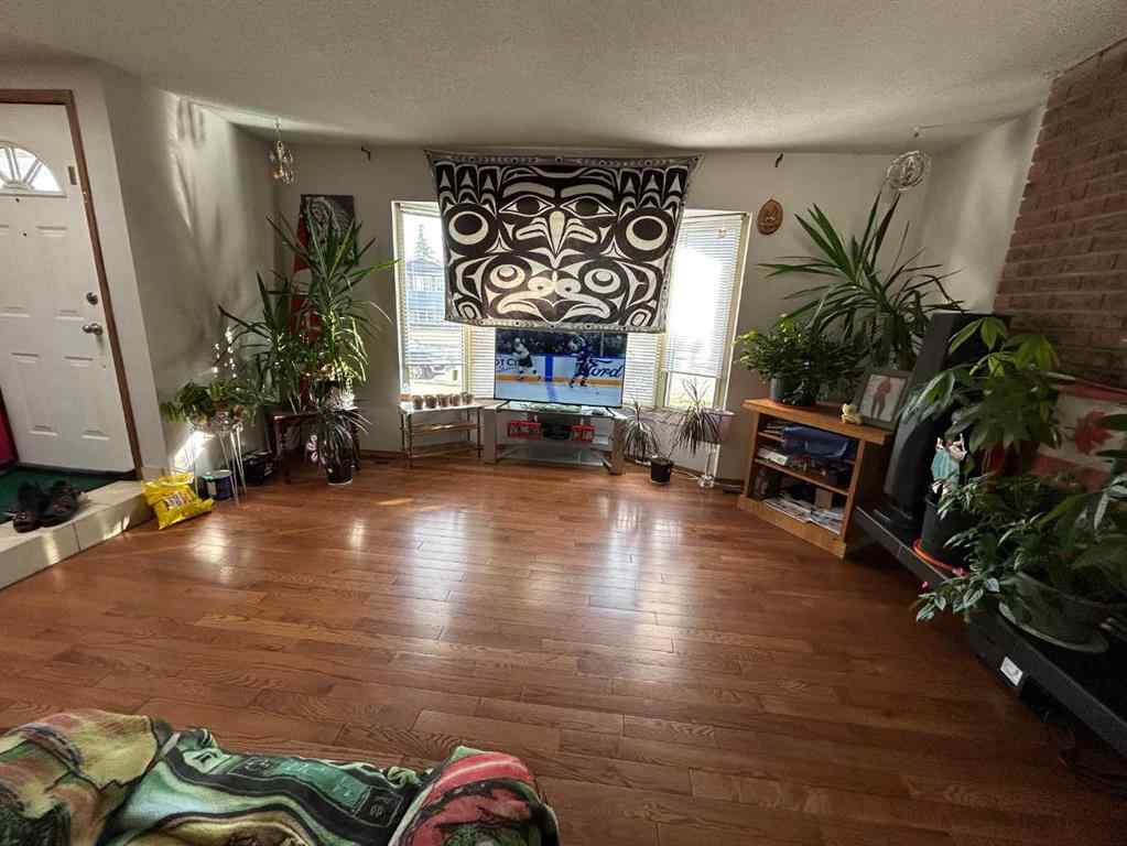MLS® A2215245 - 636 Whiteridge Road NE in Whitehorn Calgary, Residential