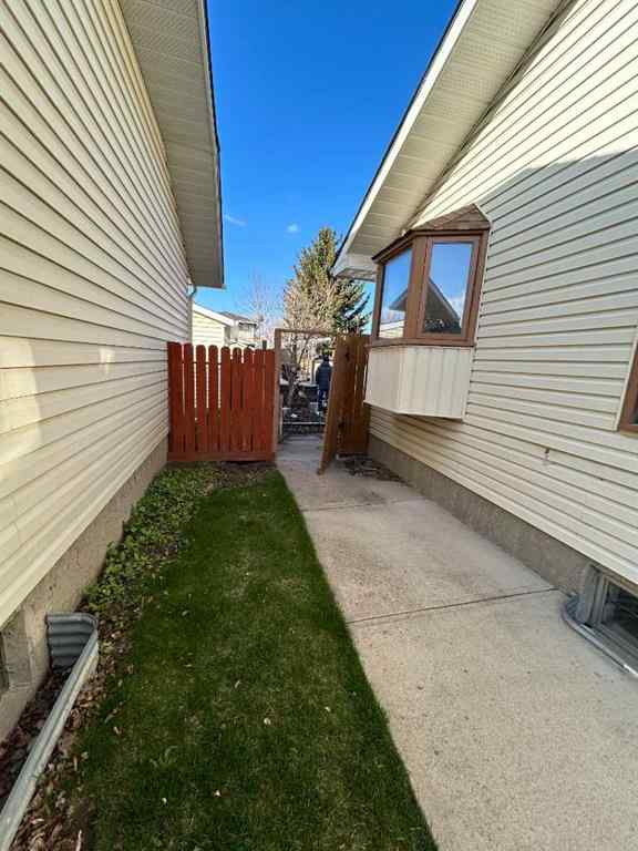 MLS® A2215245 - 636 Whiteridge Road NE in Whitehorn Calgary, Residential
