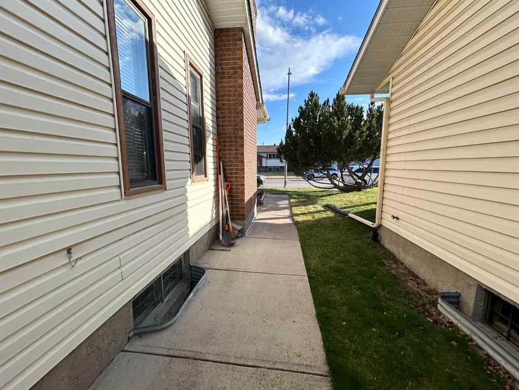 MLS® A2215245 - 636 Whiteridge Road NE in Whitehorn Calgary, Residential