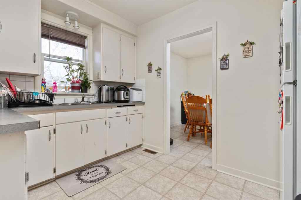 MLS® A2215344 - 5402 47 Avenue  in Mount Pleasant Camrose, Multi-Family