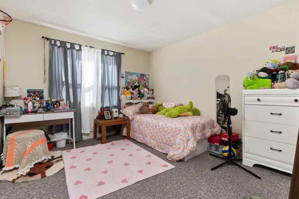 MLS® A2215344 - 5402 47 Avenue  in Mount Pleasant Camrose, Multi-Family