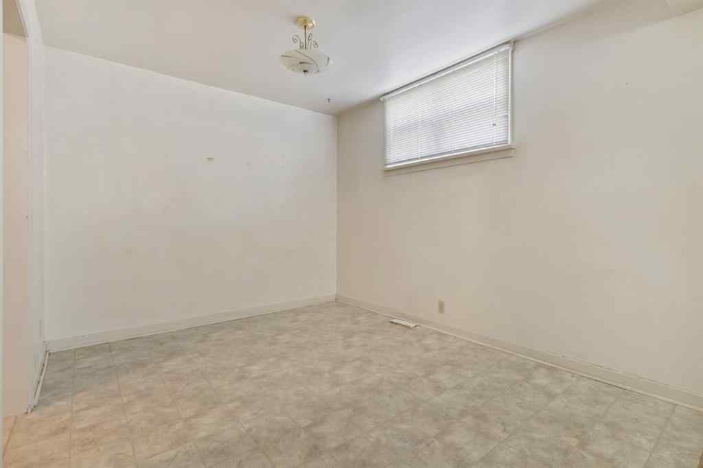MLS® A2215344 - 5402 47 Avenue  in Mount Pleasant Camrose, Multi-Family