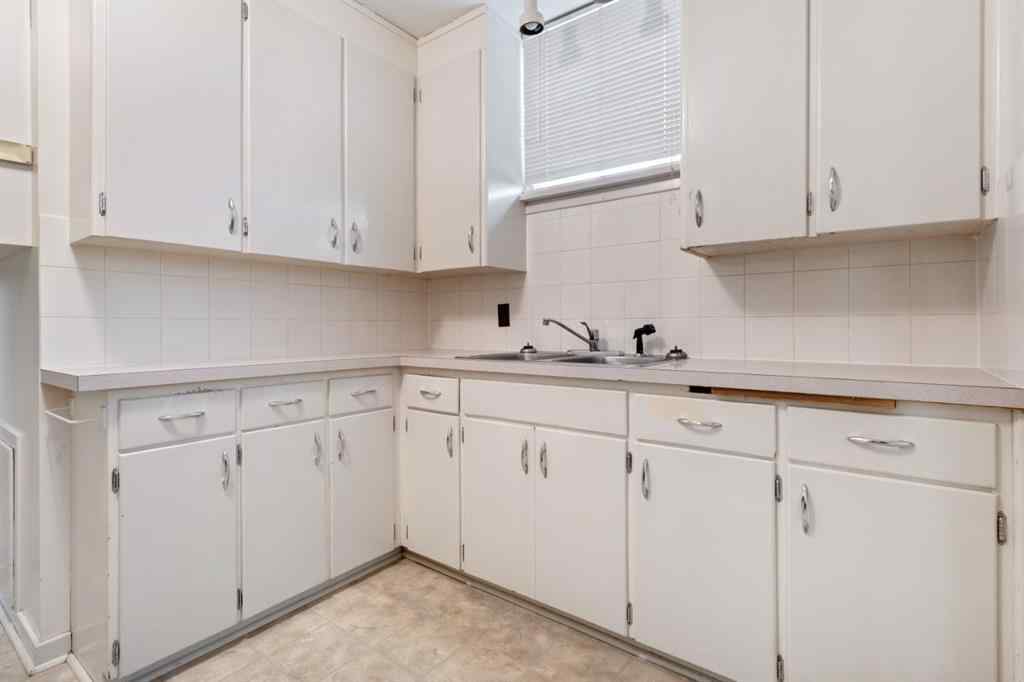 MLS® A2215344 - 5402 47 Avenue  in Mount Pleasant Camrose, Multi-Family