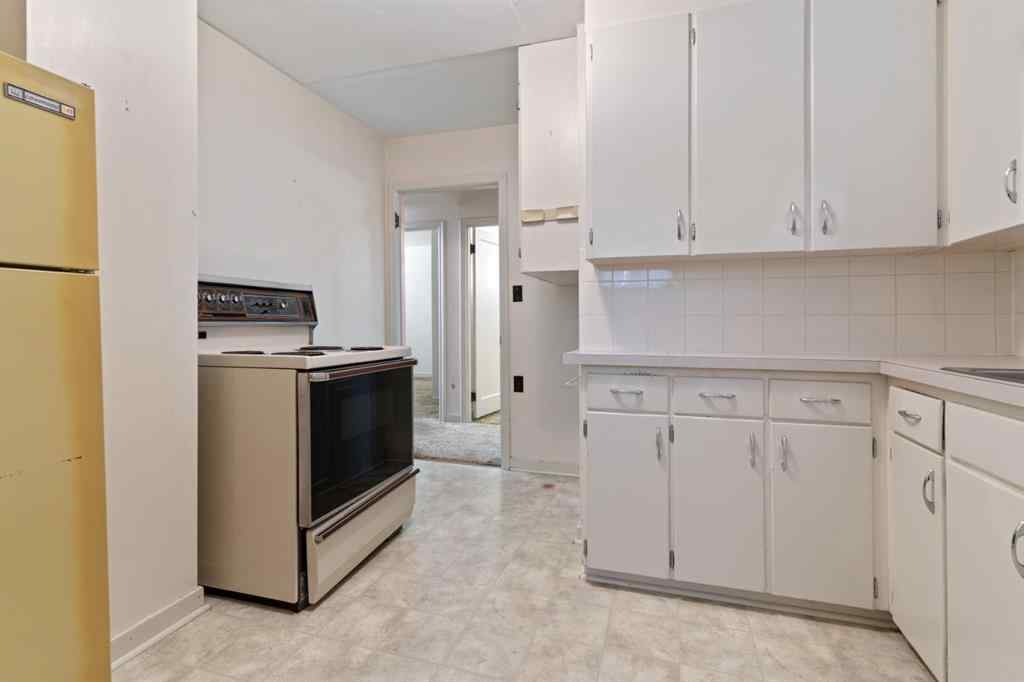 MLS® A2215344 - 5402 47 Avenue  in Mount Pleasant Camrose, Multi-Family