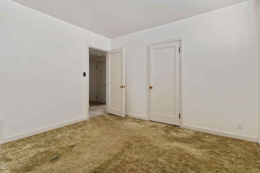 MLS® A2215344 - 5402 47 Avenue  in Mount Pleasant Camrose, Multi-Family