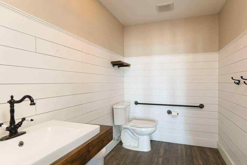 MLS® A2215418 - Unit #20 4012 4 Avenue S in Wt Hill Business Park Lethbridge, Commercial