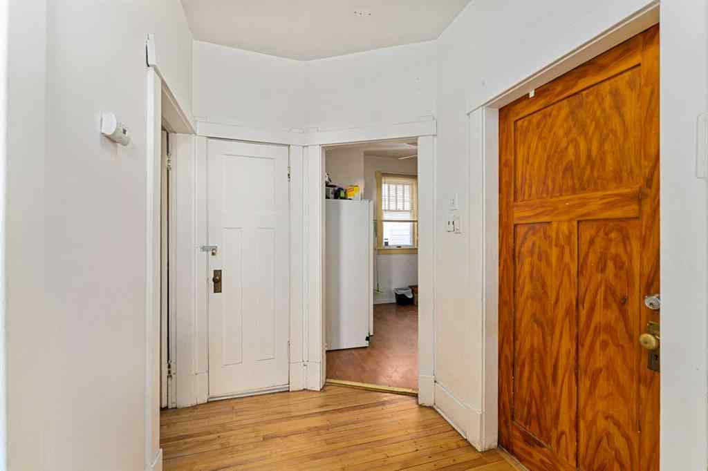 MLS® A2215530 - 216 15 Avenue NW in Crescent Heights Calgary, Residential