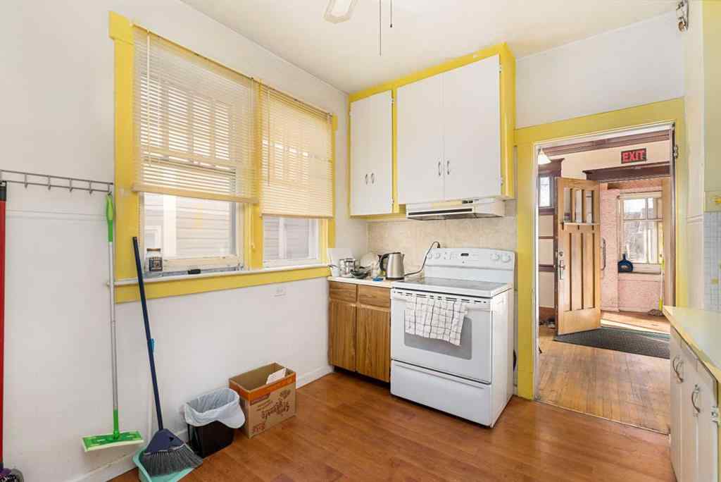 MLS® A2215530 - 216 15 Avenue NW in Crescent Heights Calgary, Residential