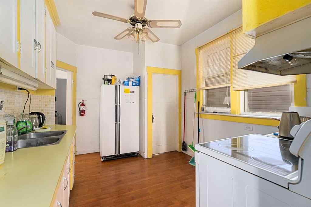 MLS® A2215530 - 216 15 Avenue NW in Crescent Heights Calgary, Residential