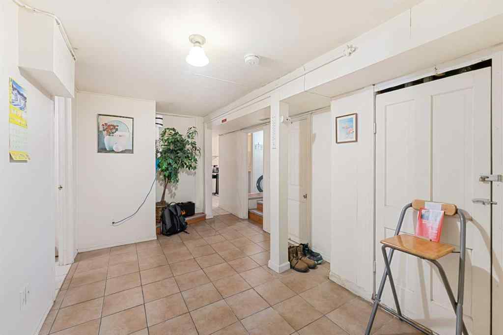 MLS® A2215530 - 216 15 Avenue NW in Crescent Heights Calgary, Residential