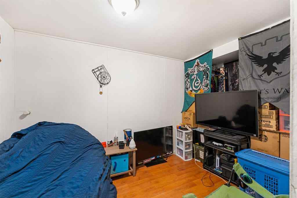 MLS® A2215530 - 216 15 Avenue NW in Crescent Heights Calgary, Residential