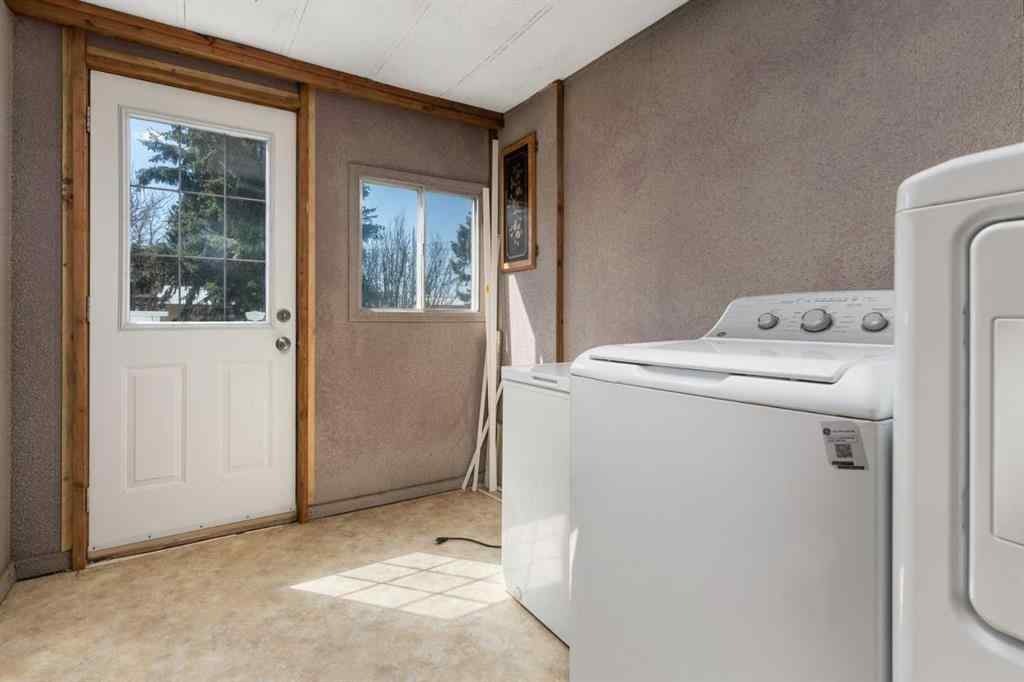 MLS® A2215882 - 315 & 317 Macrae Street  in Bawlf Bawlf, Residential