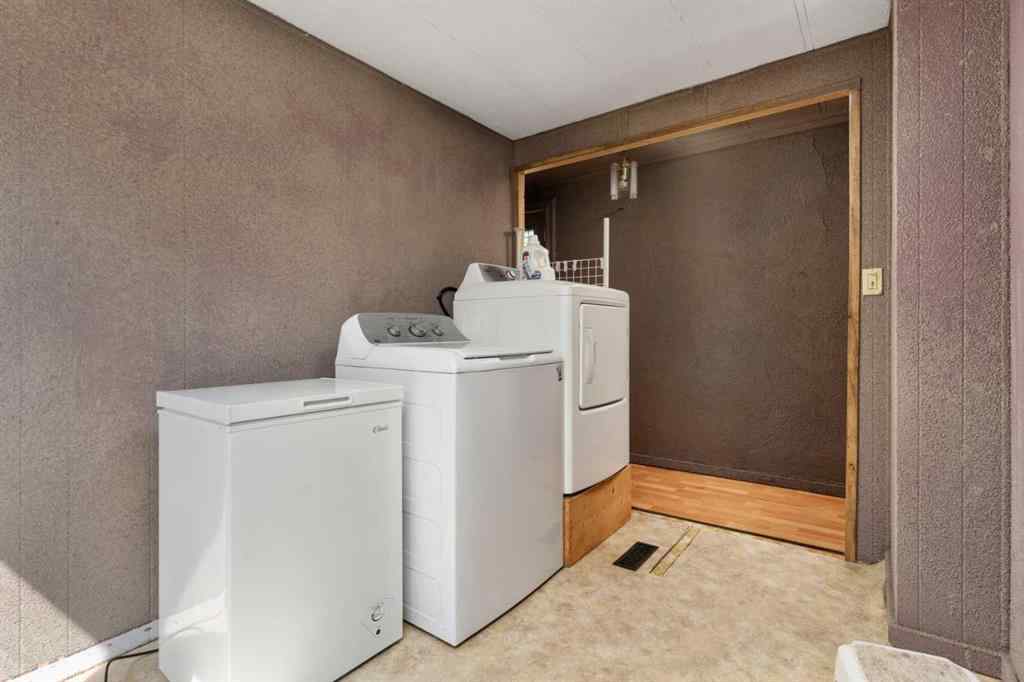 MLS® A2215882 - 315 & 317 Macrae Street  in Bawlf Bawlf, Residential