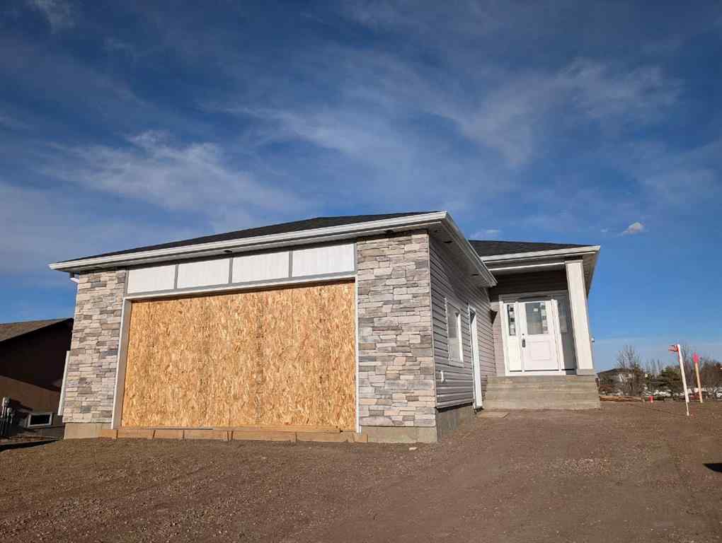 MLS® A2215932 - 62 Sunwood Crescent SW in SW Southridge Medicine Hat, Residential