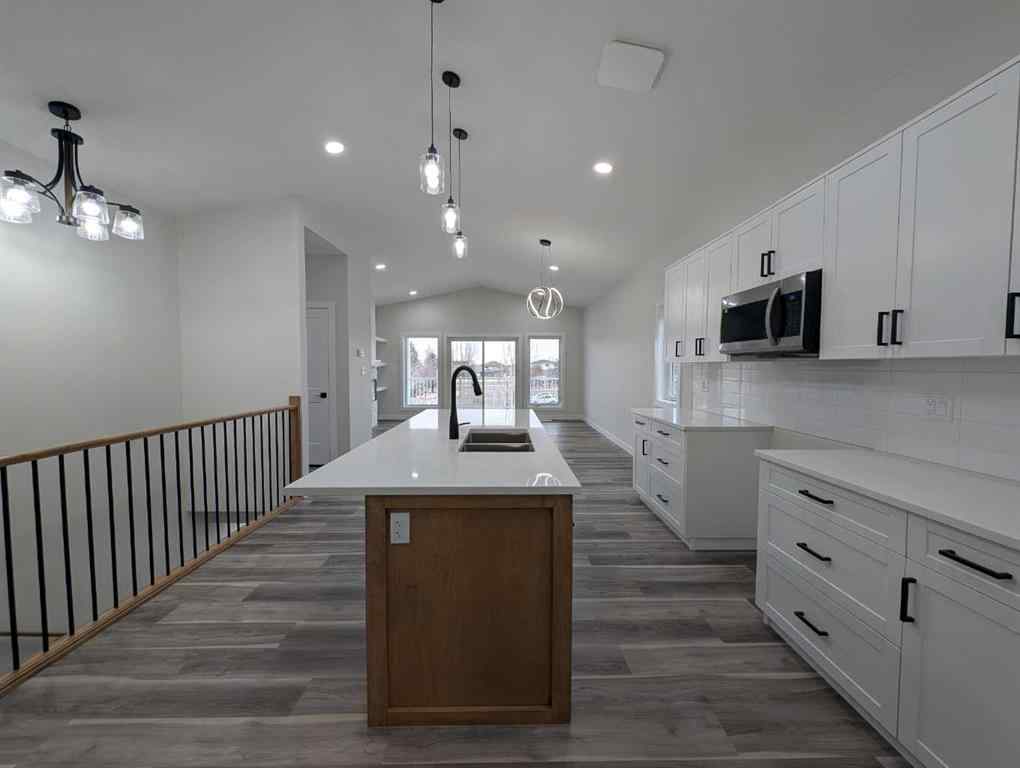 MLS® A2215932 - 62 Sunwood Crescent SW in SW Southridge Medicine Hat, Residential