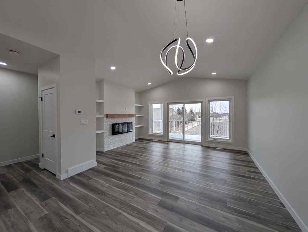 MLS® A2215932 - 62 Sunwood Crescent SW in SW Southridge Medicine Hat, Residential