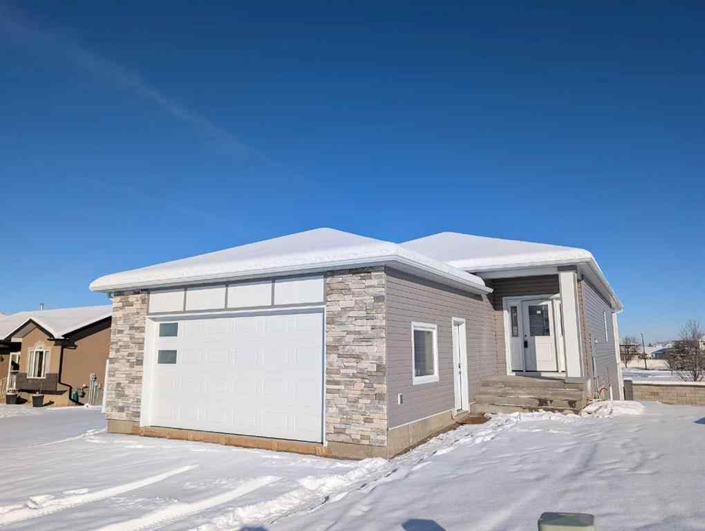 MLS® A2215932 - 62 Sunwood Crescent SW in SW Southridge Medicine Hat, Residential