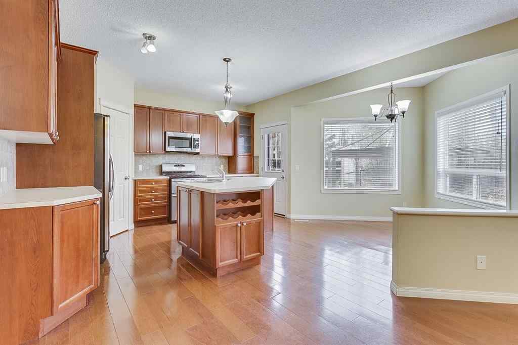 MLS® A2216232 - 596 Cougar Ridge Drive SW in Cougar Ridge Calgary, Residential