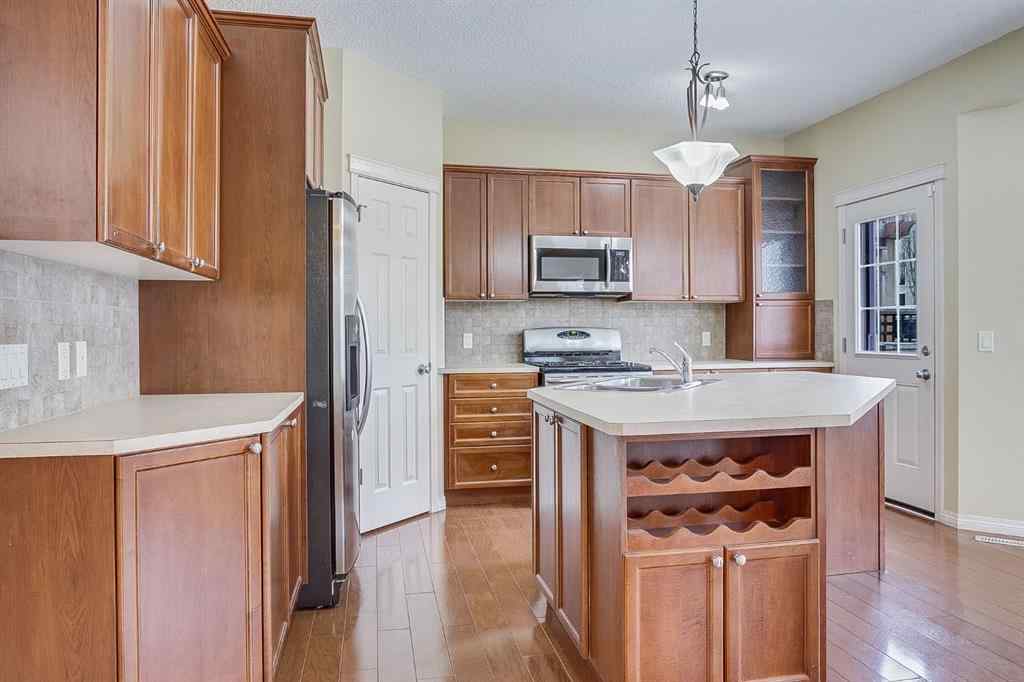 MLS® A2216232 - 596 Cougar Ridge Drive SW in Cougar Ridge Calgary, Residential