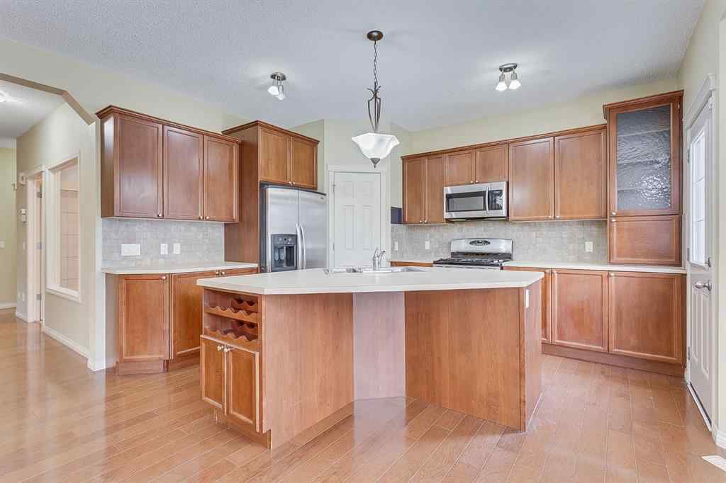 MLS® A2216232 - 596 Cougar Ridge Drive SW in Cougar Ridge Calgary, Residential