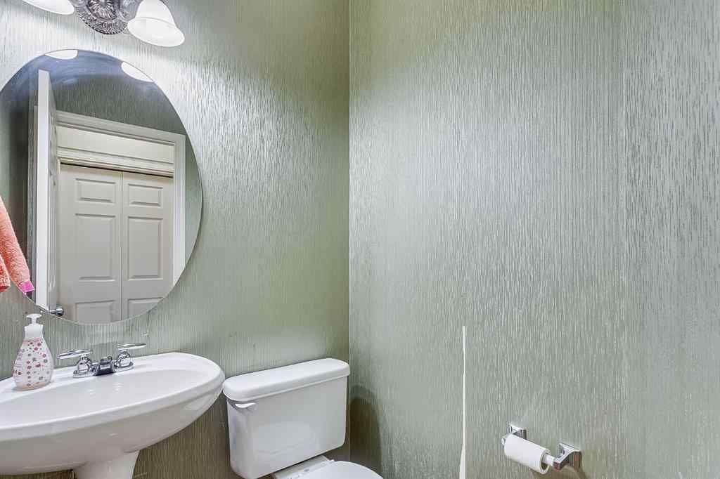 MLS® A2216232 - 596 Cougar Ridge Drive SW in Cougar Ridge Calgary, Residential