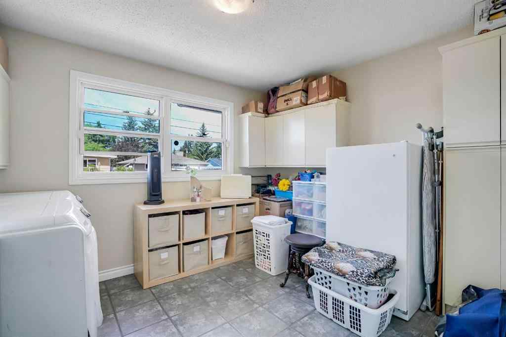 MLS® A2216457 - 220 72 Avenue NE in Huntington Hills Calgary, Residential