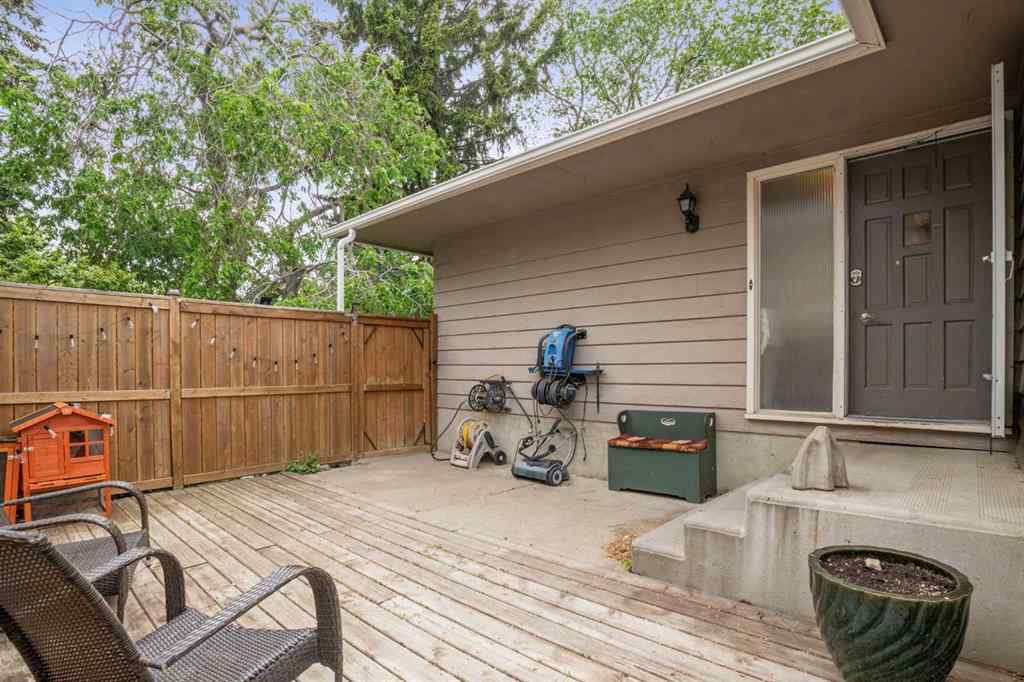 MLS® A2216457 - 220 72 Avenue NE in Huntington Hills Calgary, Residential