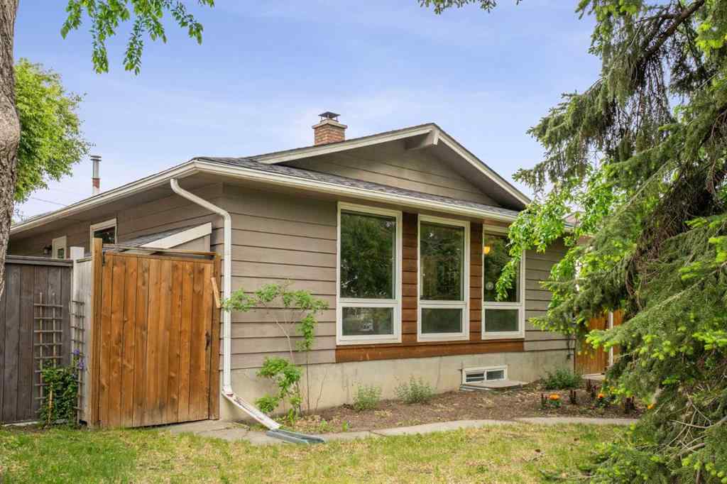 MLS® A2216457 - 220 72 Avenue NE in Huntington Hills Calgary, Residential