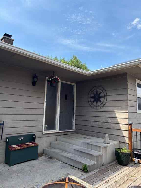 MLS® A2216457 - 220 72 Avenue NE in Huntington Hills Calgary, Residential
