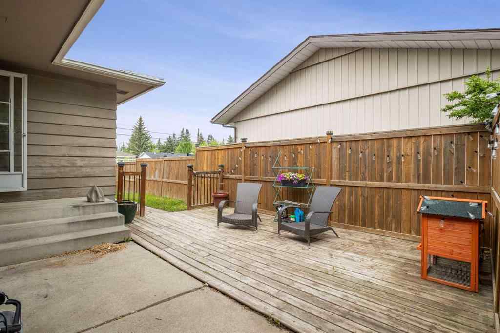 MLS® A2216457 - 220 72 Avenue NE in Huntington Hills Calgary, Residential