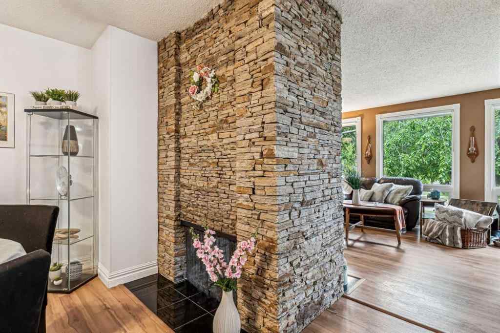MLS® A2216457 - 220 72 Avenue NE in Huntington Hills Calgary, Residential