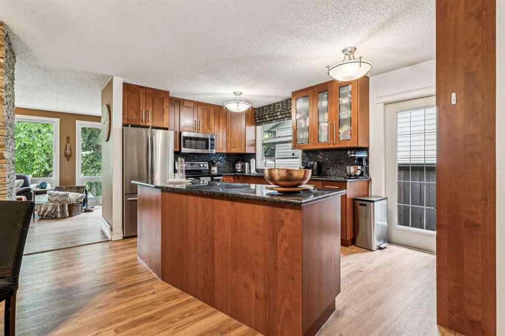 MLS® A2216457 - 220 72 Avenue NE in Huntington Hills Calgary, Residential