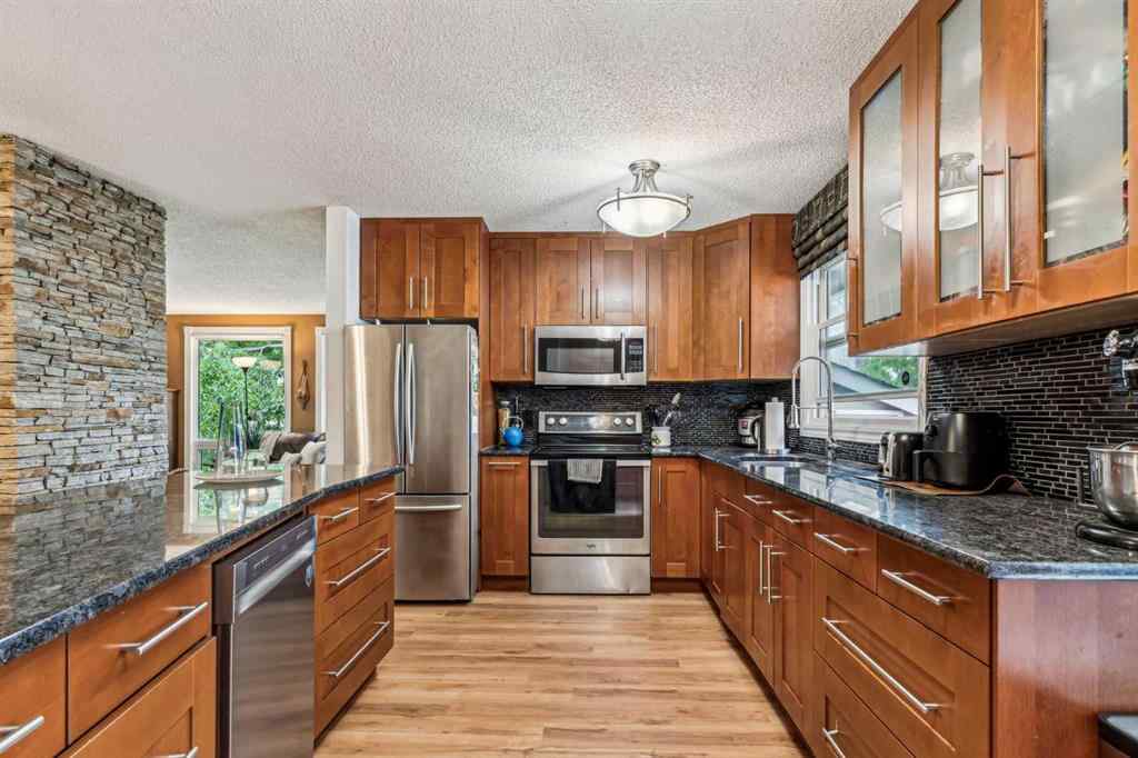 MLS® A2216457 - 220 72 Avenue NE in Huntington Hills Calgary, Residential