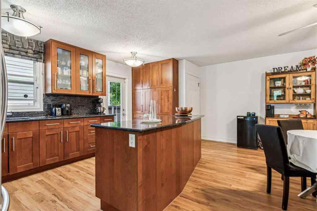 MLS® A2216457 - 220 72 Avenue NE in Huntington Hills Calgary, Residential