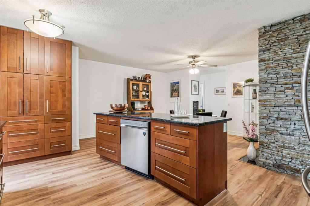 MLS® A2216457 - 220 72 Avenue NE in Huntington Hills Calgary, Residential