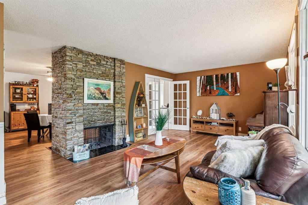 MLS® A2216457 - 220 72 Avenue NE in Huntington Hills Calgary, Residential