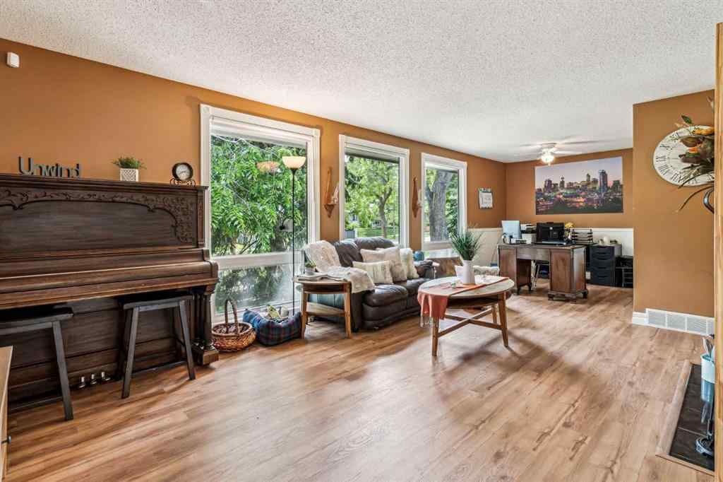 MLS® A2216457 - 220 72 Avenue NE in Huntington Hills Calgary, Residential