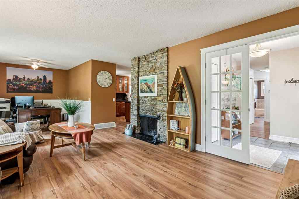 MLS® A2216457 - 220 72 Avenue NE in Huntington Hills Calgary, Residential