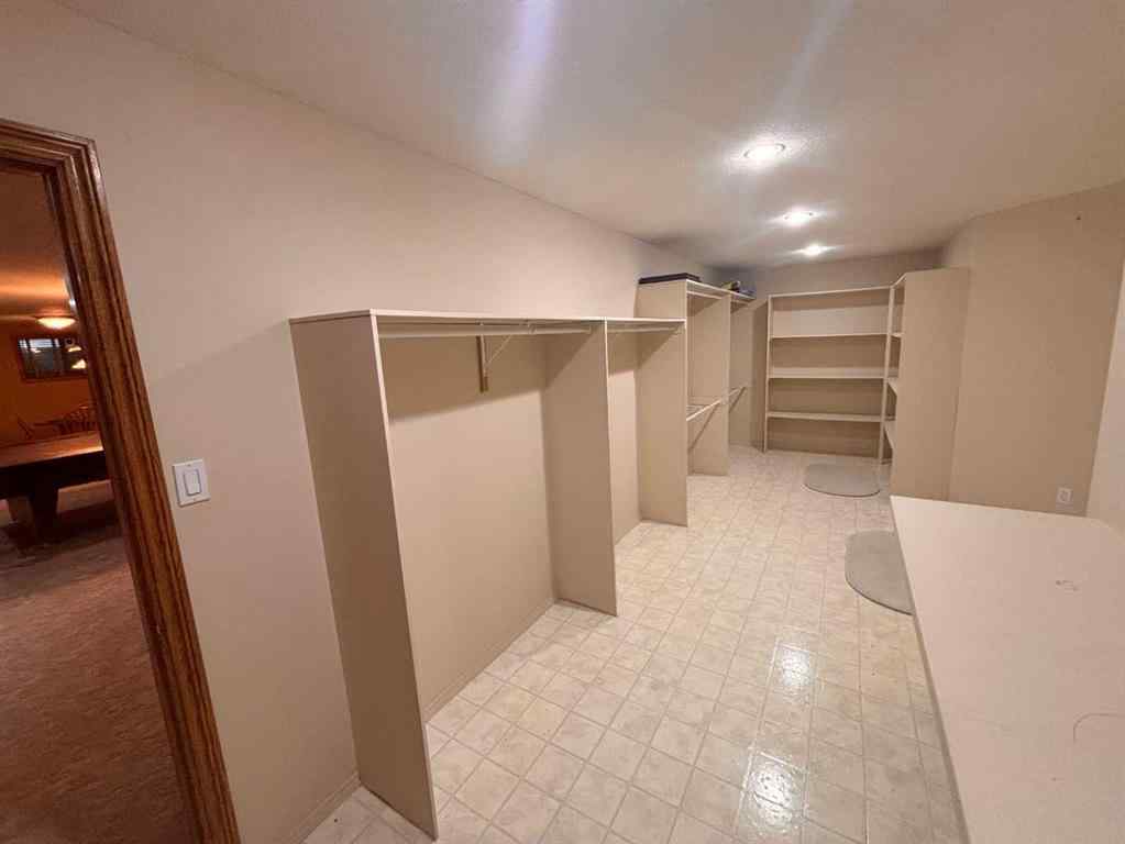 MLS® A2216766 - 3131 Parkside Drive S in Henderson Lake Lethbridge, Residential