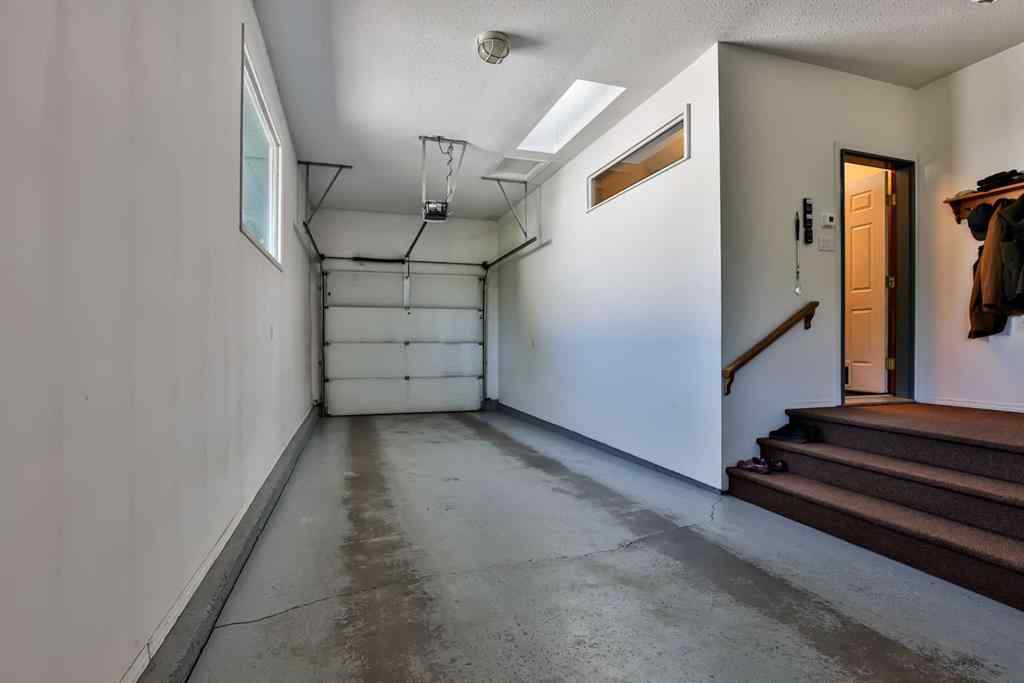MLS® A2216766 - 3131 Parkside Drive S in Henderson Lake Lethbridge, Residential