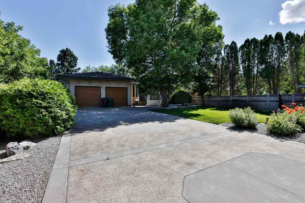MLS® A2216766 - 3131 Parkside Drive S in Henderson Lake Lethbridge, Residential