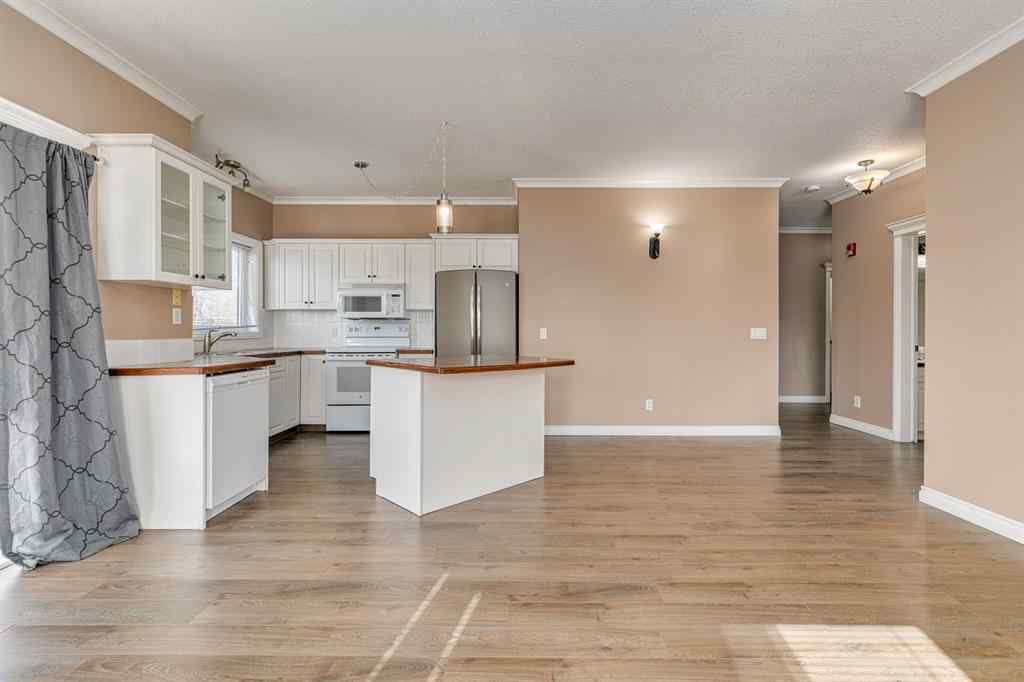 MLS® A2216966 - Unit #204 7 Lineham Avenue  in Heritage Okotoks Okotoks, Residential