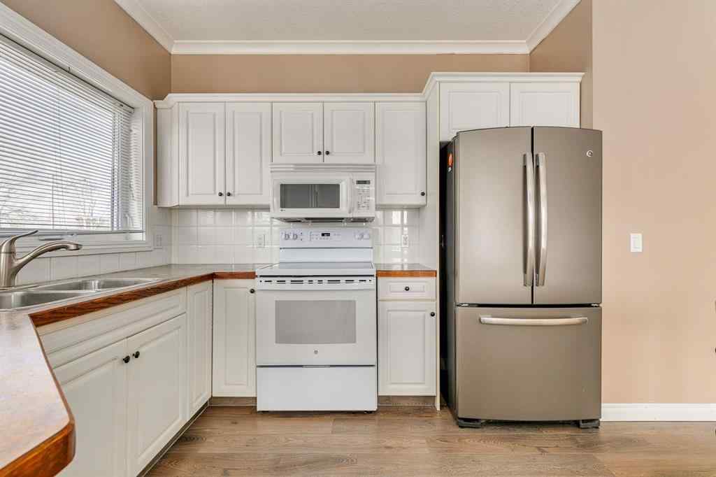 MLS® A2216966 - Unit #204 7 Lineham Avenue  in Heritage Okotoks Okotoks, Residential